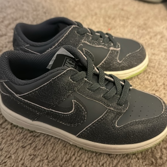 Dunks - Picture 2 of 3